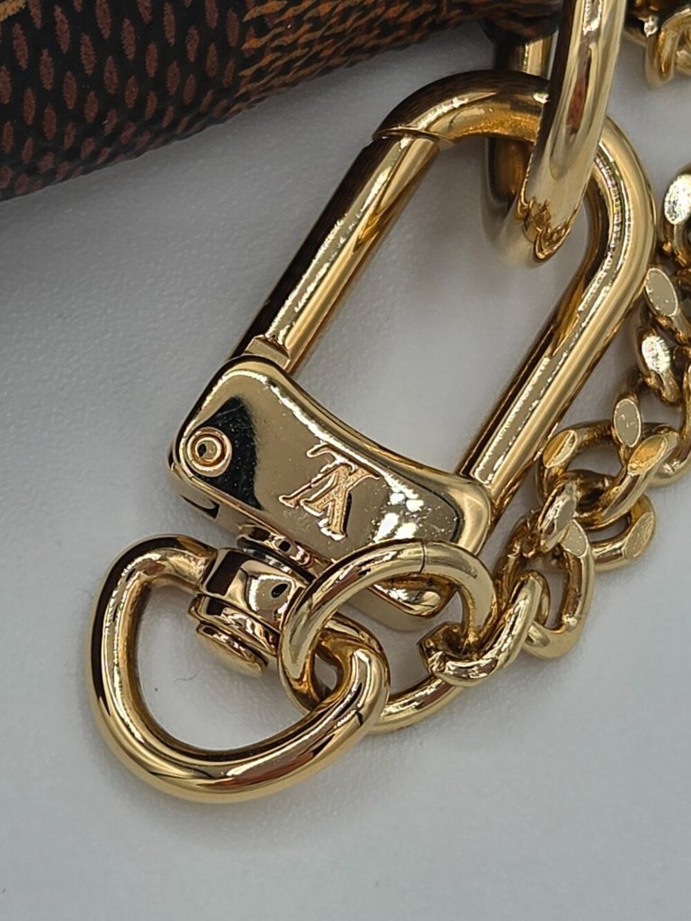 Louis Vuitton Mini Pochette Accessories – Damier Ebene | Chain Wristlet | - Picture 14 of 14
